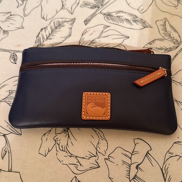 Handbag - Picture 7 of 11